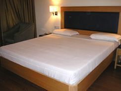 Rukmini Riviera Hotel ไฮเดอราบัด ภายนอก รูปภาพ