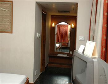 Rukmini Riviera Hotel ไฮเดอราบัด ภายนอก รูปภาพ