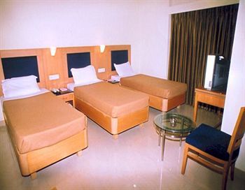 Rukmini Riviera Hotel ไฮเดอราบัด ภายนอก รูปภาพ