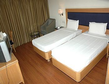Rukmini Riviera Hotel ไฮเดอราบัด ภายนอก รูปภาพ