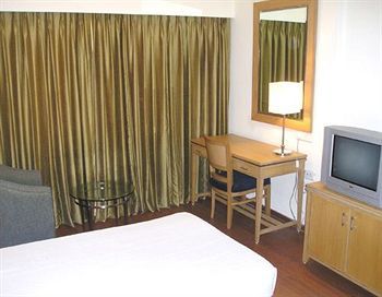 Rukmini Riviera Hotel ไฮเดอราบัด ภายนอก รูปภาพ